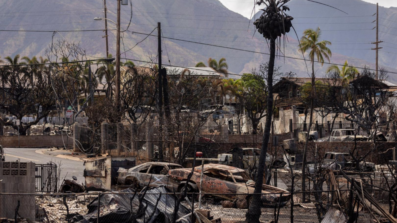 Blue objects in Hawaii do not prove lasers started wildfires